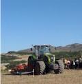 Más de 400 personas en la Jornada demostrativa de maquinaria de laboreo en cultivos extensivos organizada por INTIA