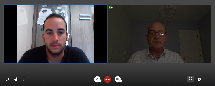 JovenYTecnicoDeINTIADuranteTutoriaOnline