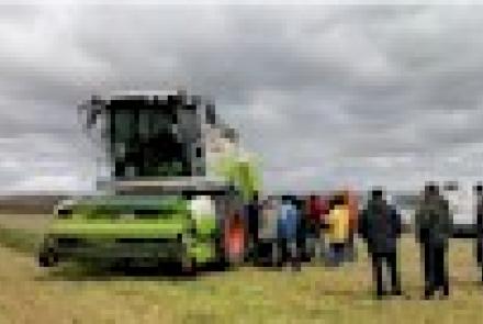 INTIA organizó una jornada de demostración en campo del corte de ray grass