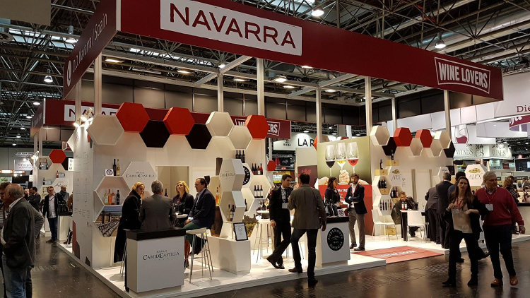 standProwein201717390377 10154568765323520 2853750997925664934Red