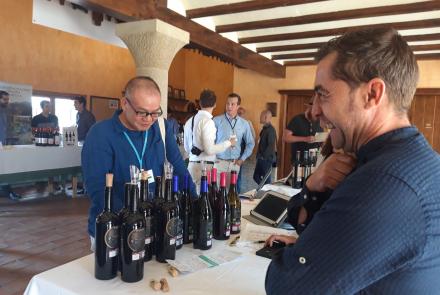Satisfacción entre los participantes de la Feria del Vino Ecológico FIVE, que ha congregado a numerosos profesionales     