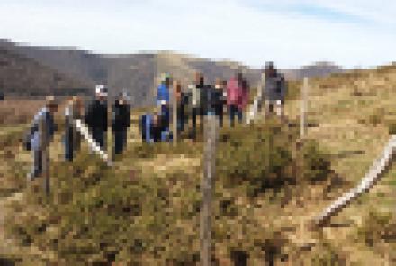 Una delegación de la Universidad de Idaho visita la finca experimental de INTIA en Roncesvalles